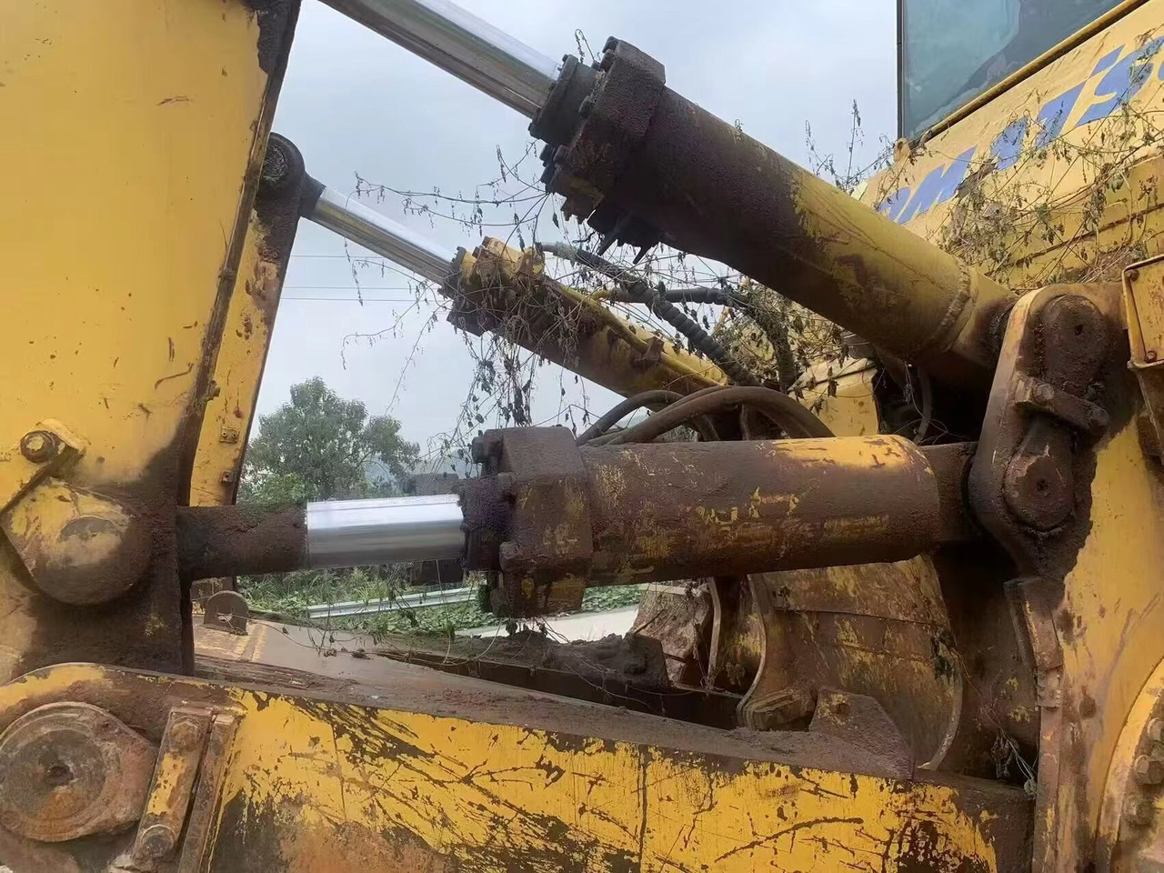 Buldozer KOMATSU D375: obrázek 8