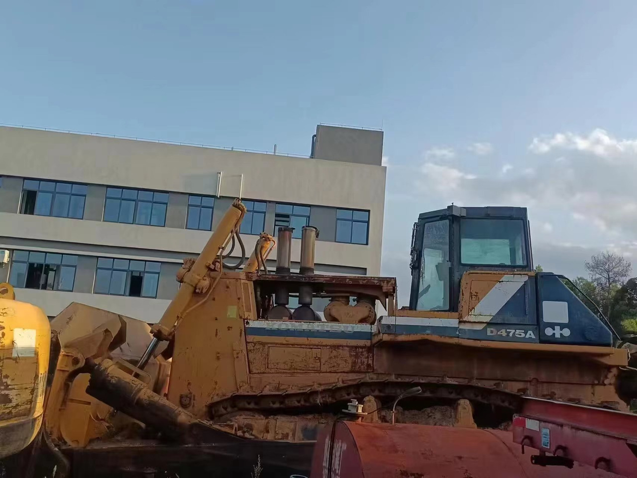 KOMATSU D475 - Buldozer: obrázek 3 KOMATSU D475 - Buldozer: obrázek 3