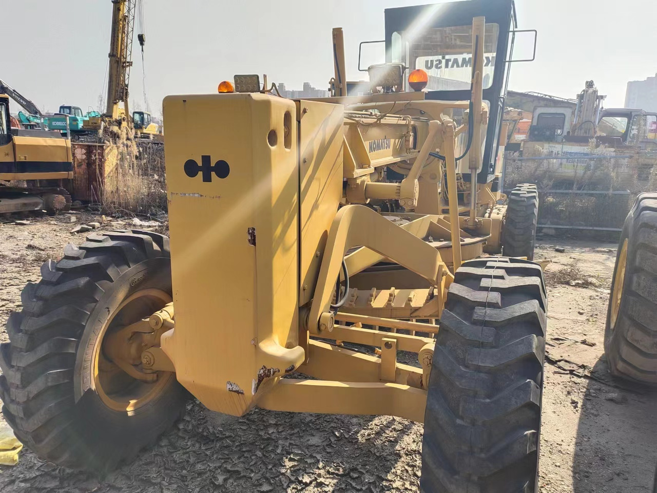 KOMATSU GD825A - Grejdr: obrázek 1 KOMATSU GD825A - Grejdr: obrázek 1