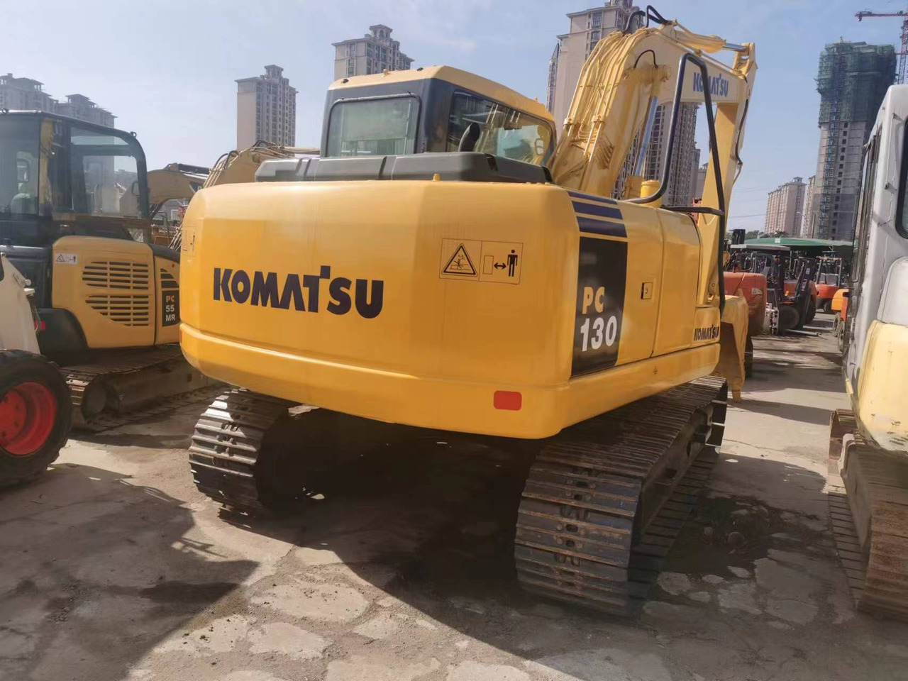 KOMATSU PC130-7 - Pásové rýpadlo: obrázek 3 KOMATSU PC130-7 - Pásové rýpadlo: obrázek 3