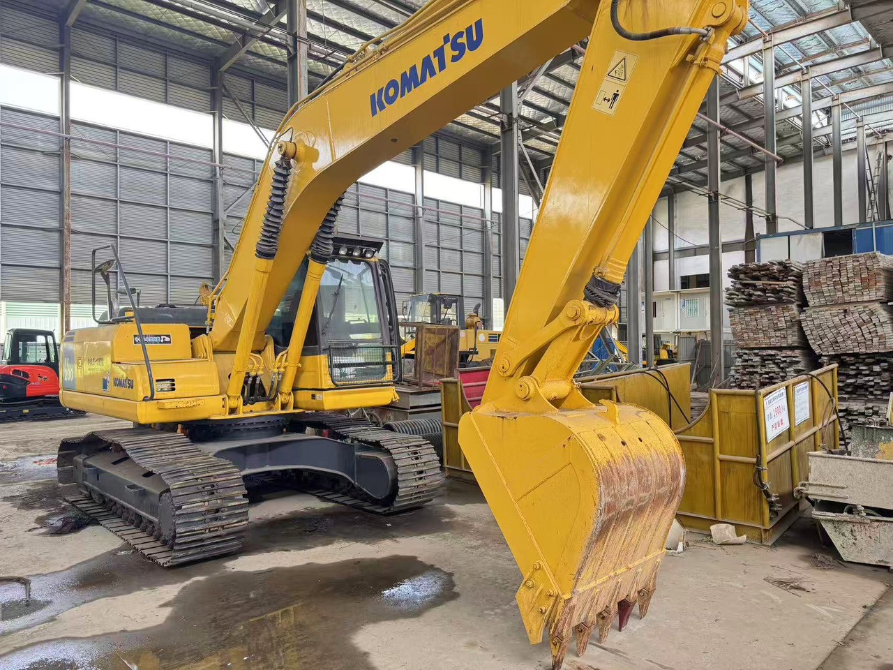 KOMATSU PC200-8 - Pásové rýpadlo: obrázek 1 KOMATSU PC200-8 - Pásové rýpadlo: obrázek 1