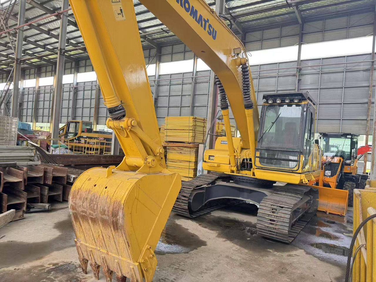KOMATSU PC200-8 - Pásové rýpadlo: obrázek 5 KOMATSU PC200-8 - Pásové rýpadlo: obrázek 5