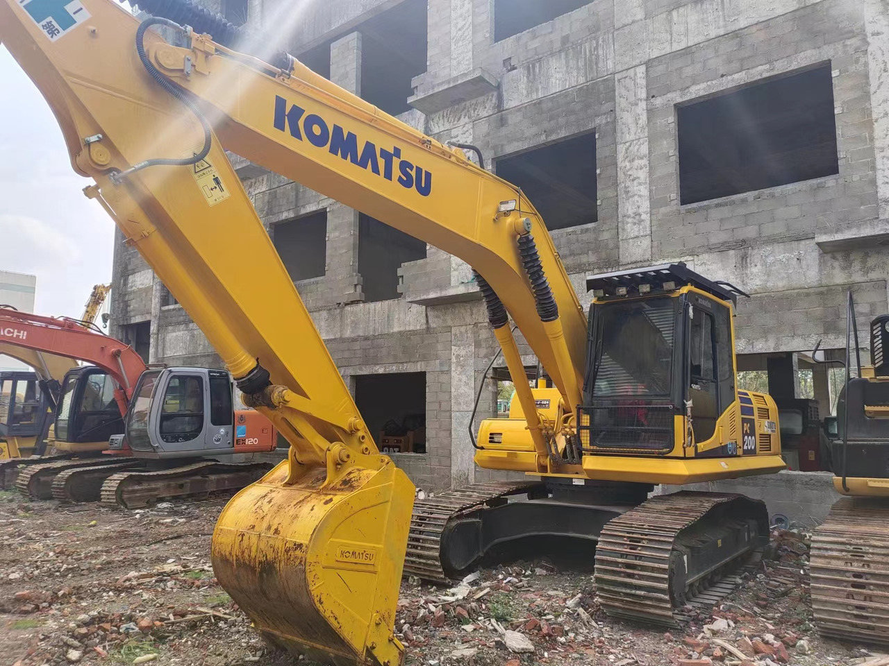 KOMATSU PC200-8N1 - Pásové rýpadlo: obrázek 5 KOMATSU PC200-8N1 - Pásové rýpadlo: obrázek 5