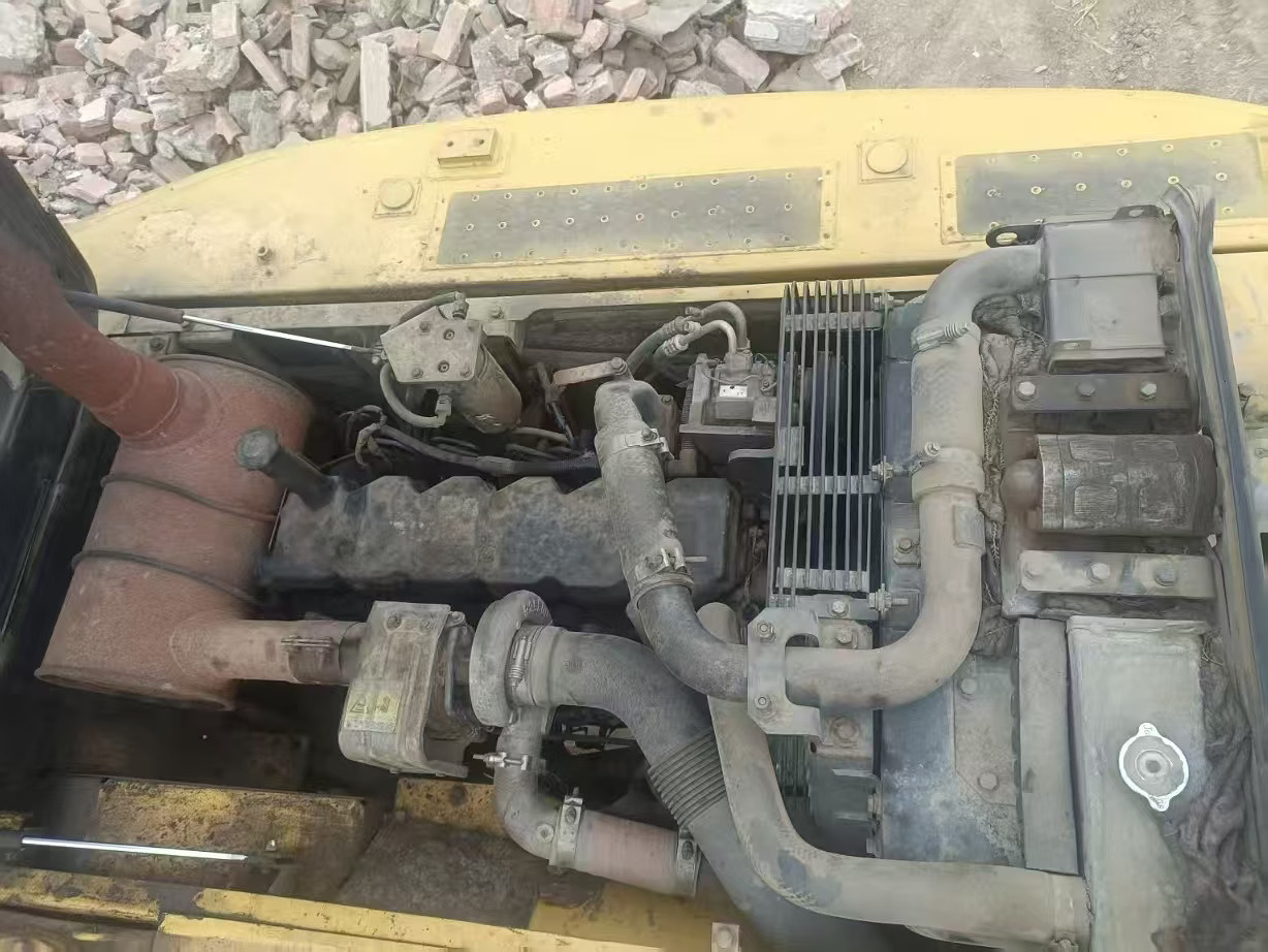 KOMATSU PC200-8N1 - Pásové rýpadlo: obrázek 5 KOMATSU PC200-8N1 - Pásové rýpadlo: obrázek 5