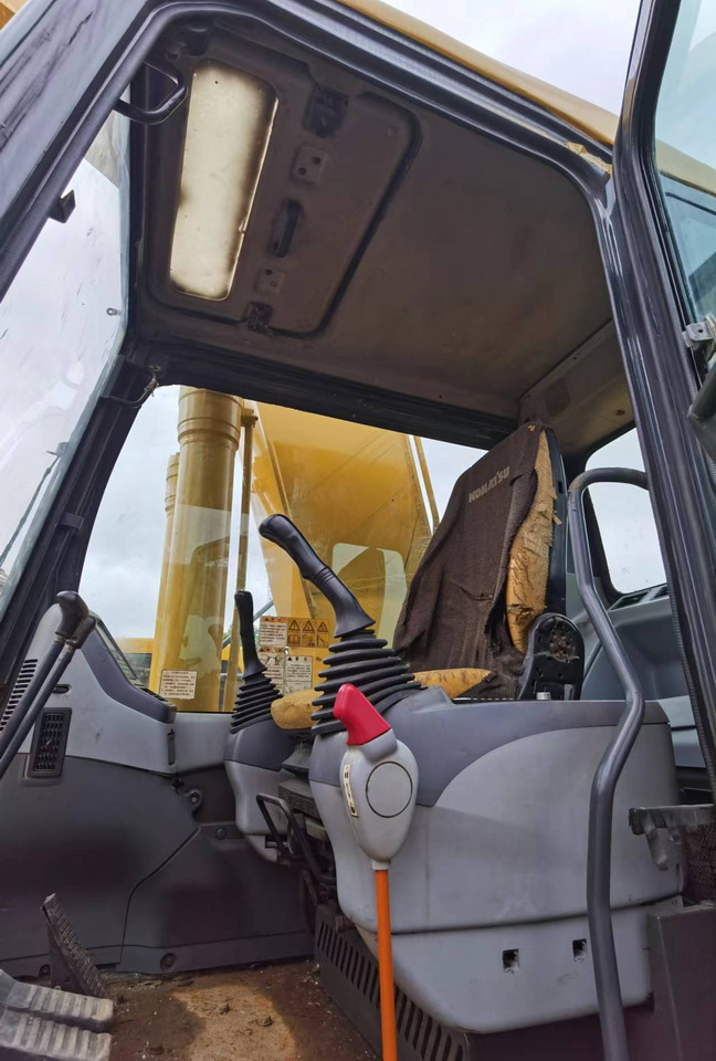 KOMATSU PC300-7 - Pásové rýpadlo: obrázek 4 KOMATSU PC300-7 - Pásové rýpadlo: obrázek 4