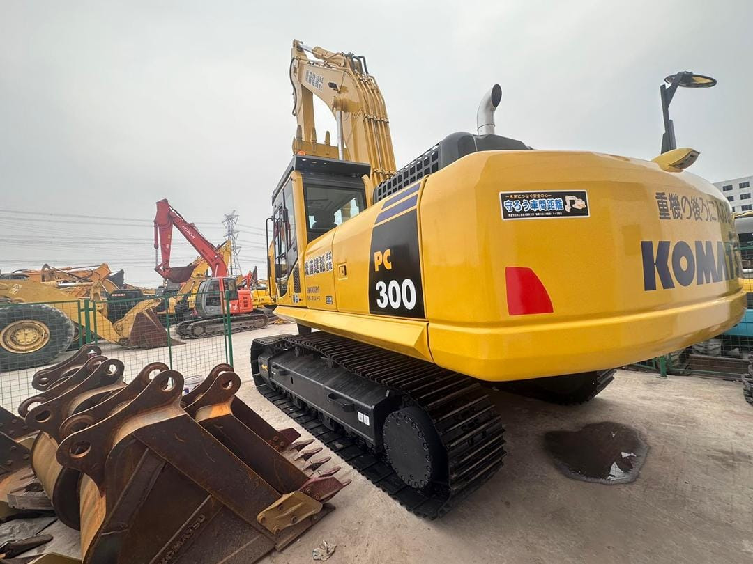 KOMATSU PC300-8 - Pásové rýpadlo: obrázek 1 KOMATSU PC300-8 - Pásové rýpadlo: obrázek 1