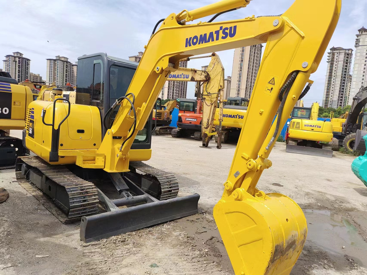 KOMATSU PC56 komatsu mini excavator PC55 PC60 - Mini rýpadlo: obrázek 1 KOMATSU PC56 komatsu mini excavator PC55 PC60 - Mini rýpadlo: obrázek 1
