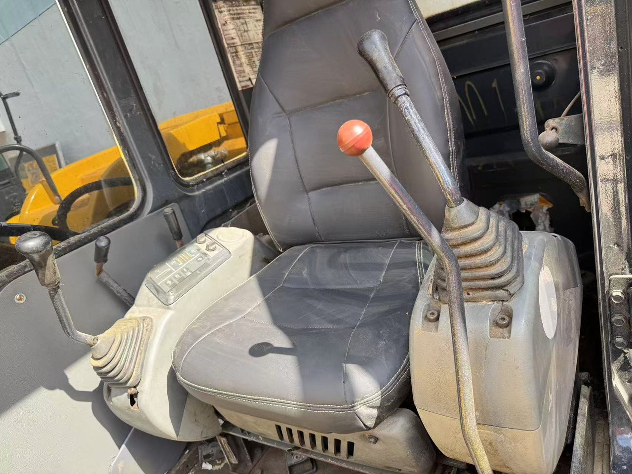 KOMATSU PC60-7 - Mini rýpadlo: obrázek 4 KOMATSU PC60-7 - Mini rýpadlo: obrázek 4