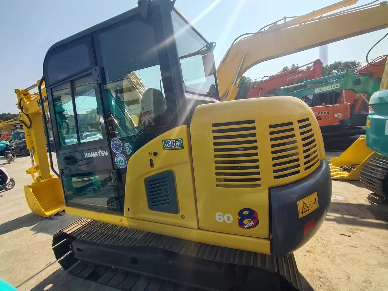 KOMATSU PC60-8 - Mini rýpadlo: obrázek 5 KOMATSU PC60-8 - Mini rýpadlo: obrázek 5