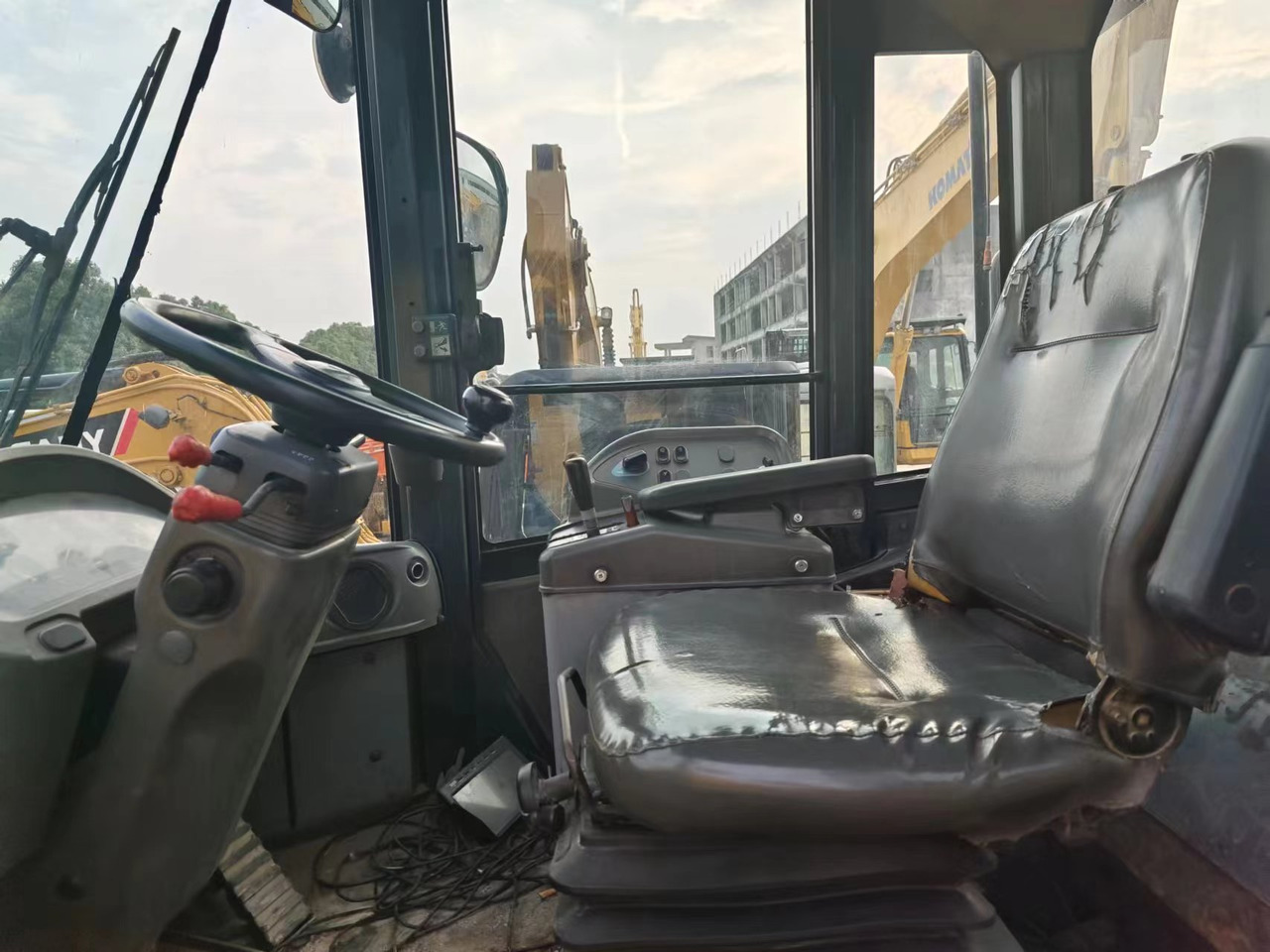 KOMATSU WA380-6 - Kolový nakladač: obrázek 4 KOMATSU WA380-6 - Kolový nakladač: obrázek 4