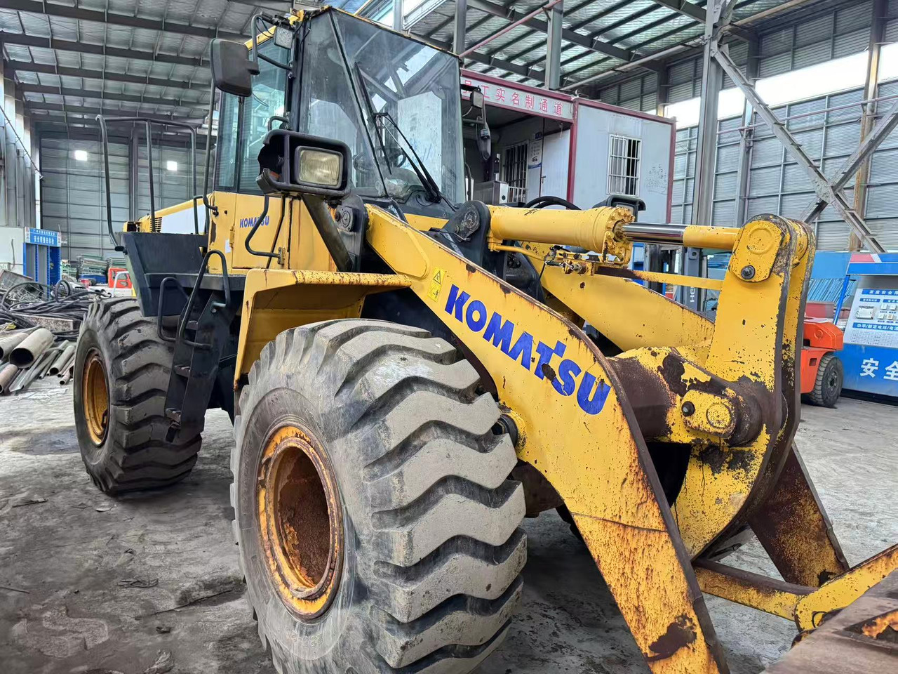 KOMATSU WA380Z-6 - Kolový nakladač: obrázek 4 KOMATSU WA380Z-6 - Kolový nakladač: obrázek 4