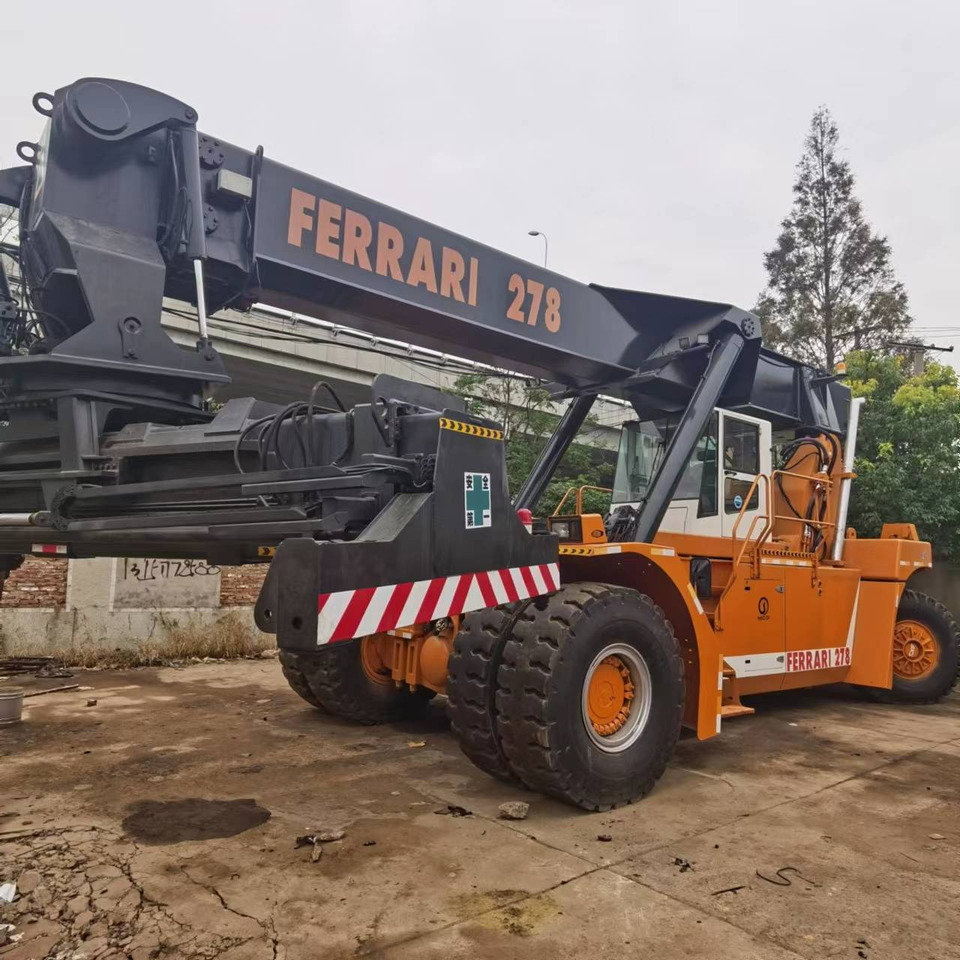 LIEBHERR 278 - Reach stacker: obrázek 1 LIEBHERR 278 - Reach stacker: obrázek 1
