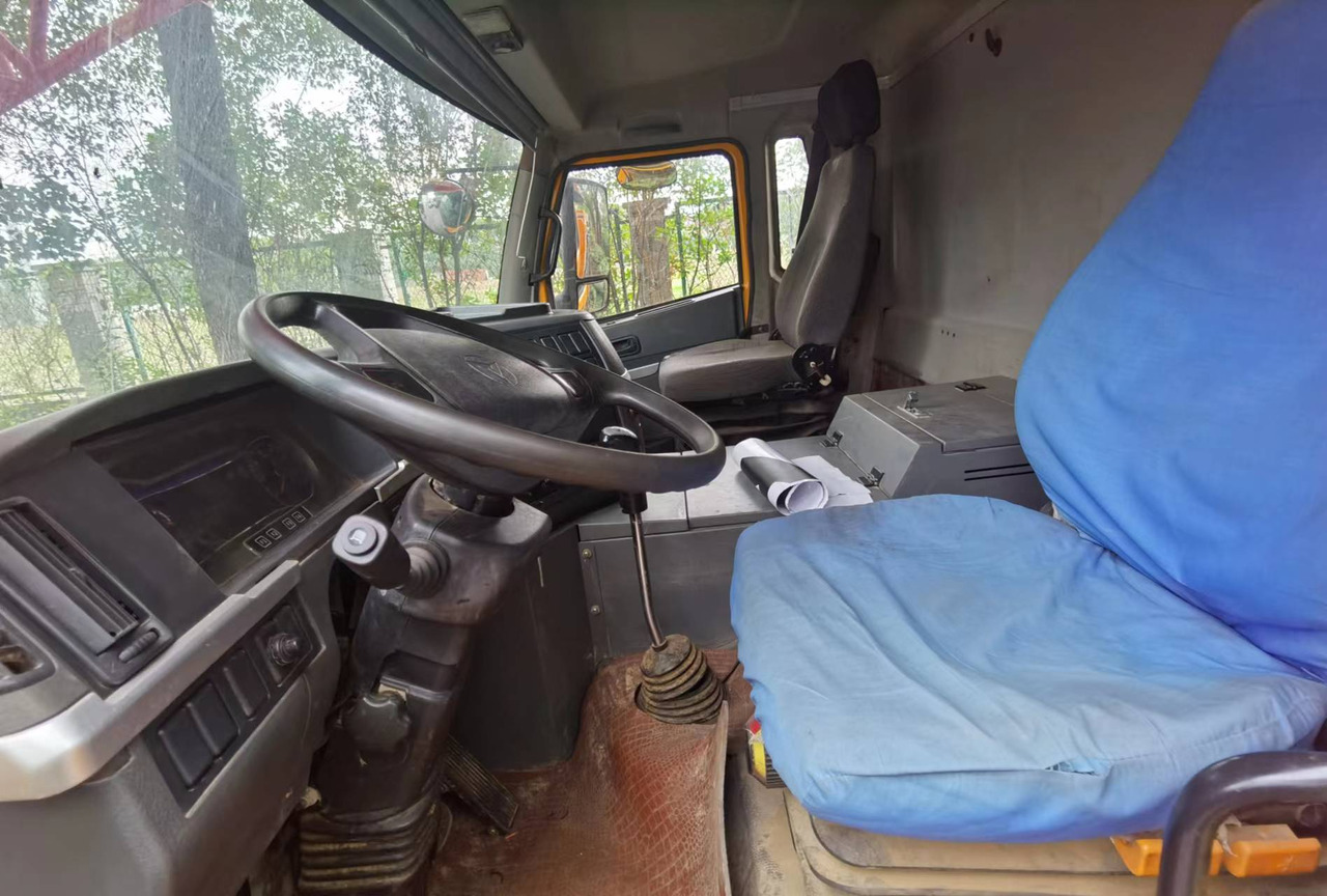 SANY STC800 - Autojeřáb: obrázek 4 SANY STC800 - Autojeřáb: obrázek 4