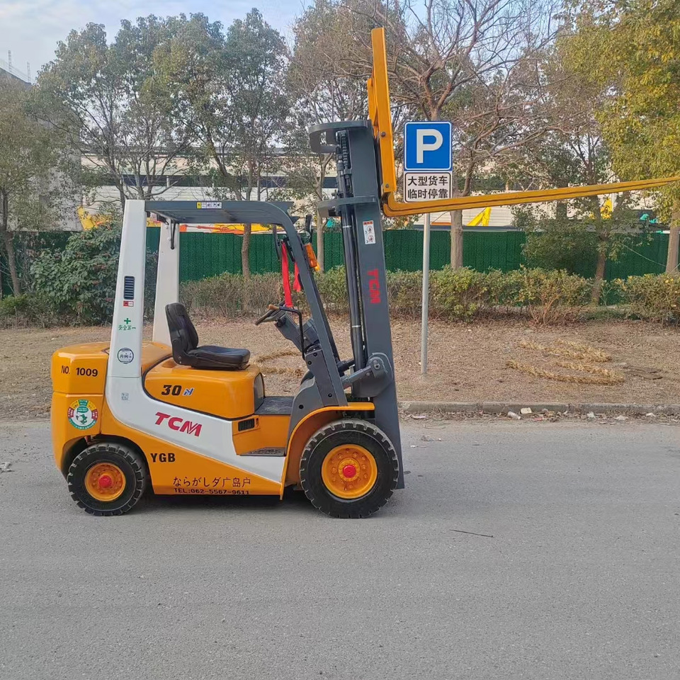 TCM FD30 diesel ISUZU engine forklift from Japan - Dieselový vysokozdvižný vozík: obrázek 1 TCM FD30 diesel ISUZU engine forklift from Japan - Dieselový vysokozdvižný vozík: obrázek 1