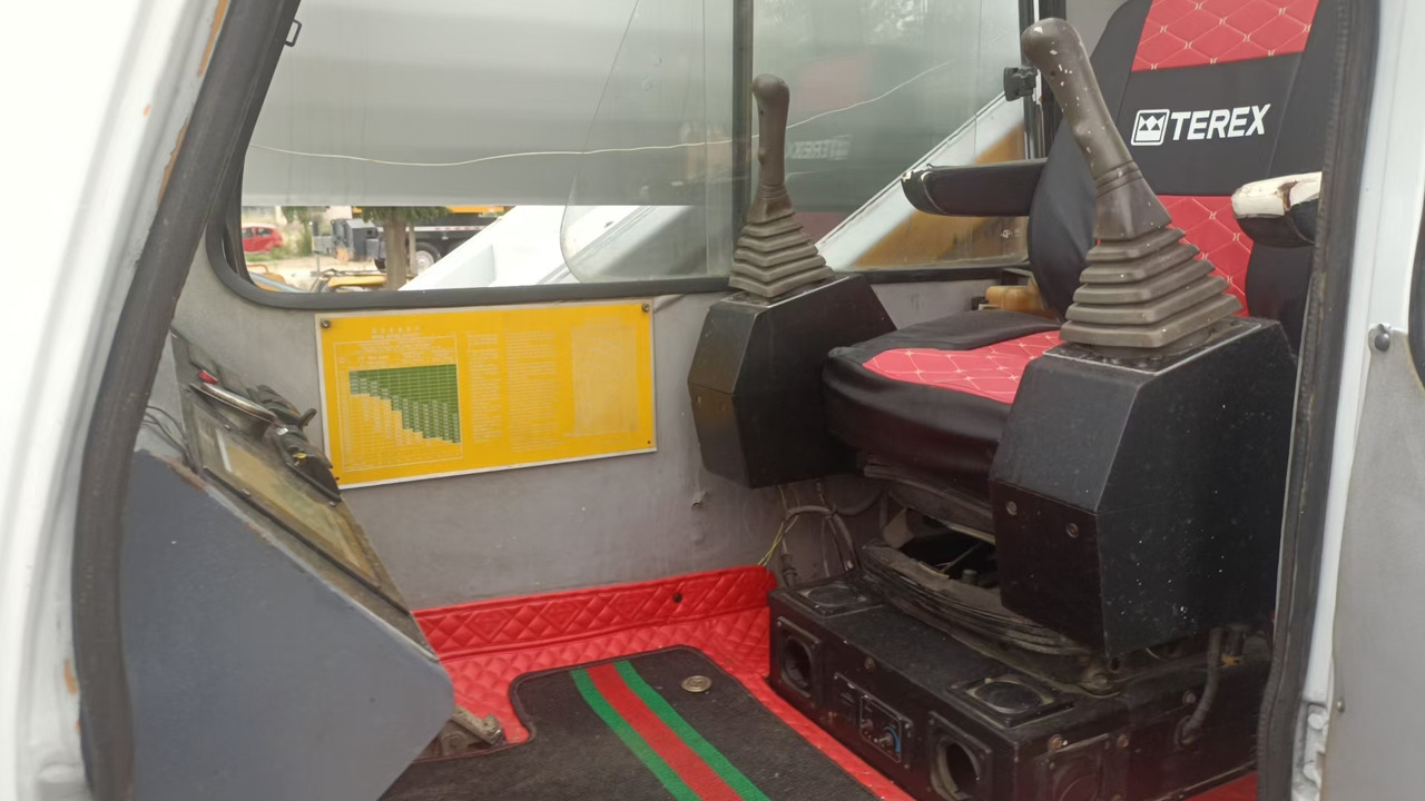 TEREX TTC070G 70ton - Autojeřáb: obrázek 4 TEREX TTC070G 70ton - Autojeřáb: obrázek 4