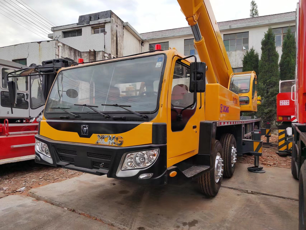 XCMG QY70K good condition QY25K QY50K QY100K QY130K China brand mobile crane - Autojeřáb: obrázek 1 XCMG QY70K good condition QY25K QY50K QY100K QY130K China brand mobile crane - Autojeřáb: obrázek 1