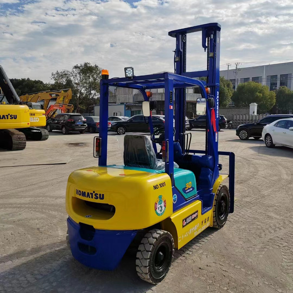 Komastu FD30 forklift 3tons - Dieselový vysokozdvižný vozík: obrázek 4 Komastu FD30 forklift 3tons - Dieselový vysokozdvižný vozík: obrázek 4