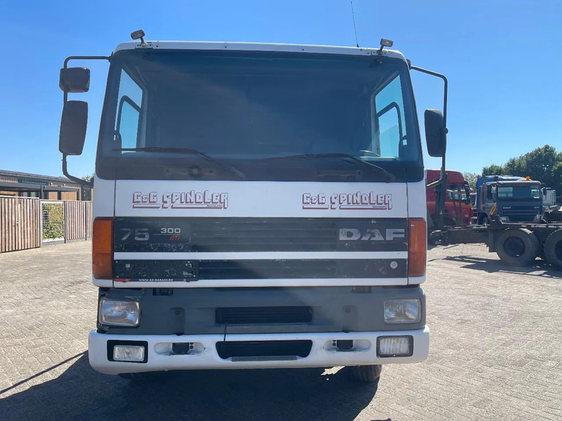 DAF 75.300 FLATBED TRUCK - Nákladní automobil valníkový/ Plošinový: obrázek 2 DAF 75.300 FLATBED TRUCK - Nákladní automobil valníkový/ Plošinový: obrázek 2