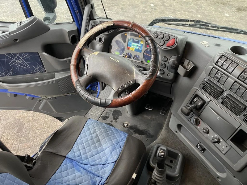 Interior photo 1: Tahač Iveco Stralis 440 Tractor unit