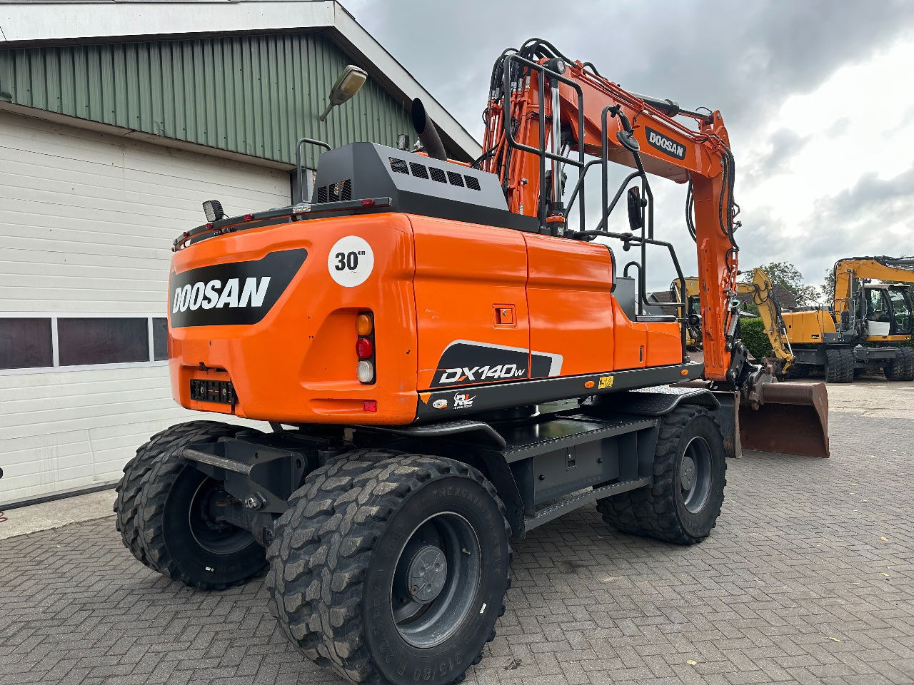 Doosan DX140W-5 - Kolesové rýpadlo: obrázek 4 Doosan DX140W-5 - Kolesové rýpadlo: obrázek 4