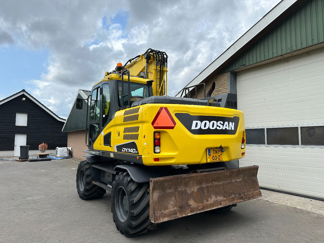 Doosan DX140W-5 - Kolesové rýpadlo: obrázek 4 Doosan DX140W-5 - Kolesové rýpadlo: obrázek 4