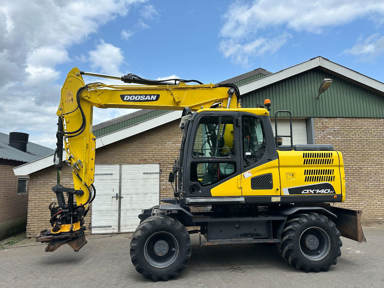 Doosan DX140W-5 - Kolesové rýpadlo: obrázek 1 Doosan DX140W-5 - Kolesové rýpadlo: obrázek 1