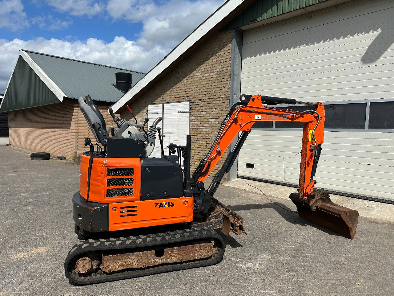 Hitachi ZX19U-6 YR - Mini rýpadlo: obrázek 4 Hitachi ZX19U-6 YR - Mini rýpadlo: obrázek 4