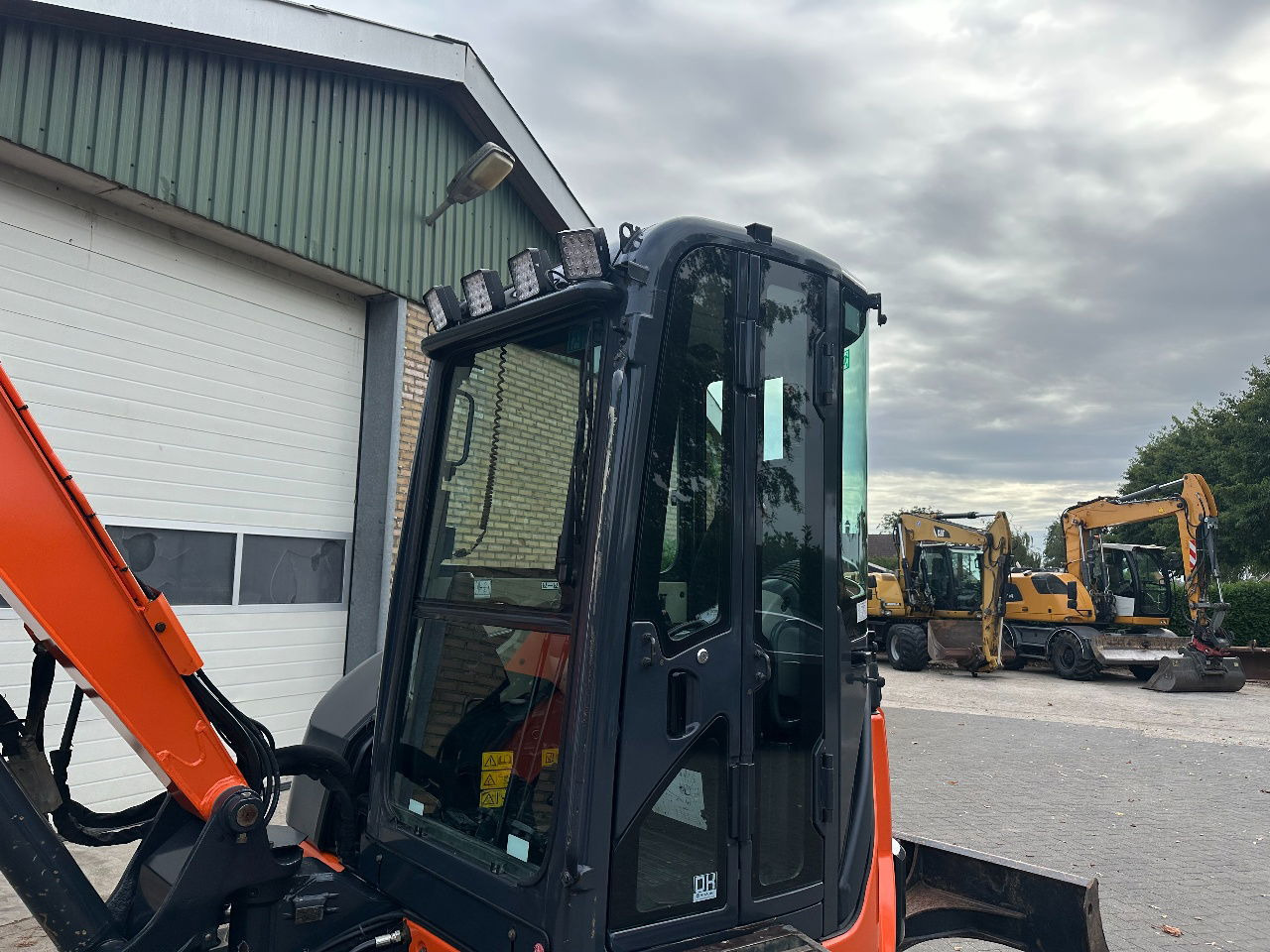 Hitachi ZX52U-3 CLR - Mini rýpadlo: obrázek 4 Hitachi ZX52U-3 CLR - Mini rýpadlo: obrázek 4