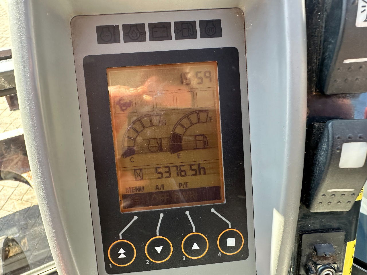 Mini rýpadlo Hitachi ZX65USB-5A CLR: obrázek 14 Mini rýpadlo Hitachi ZX65USB-5A CLR: obrázek 14