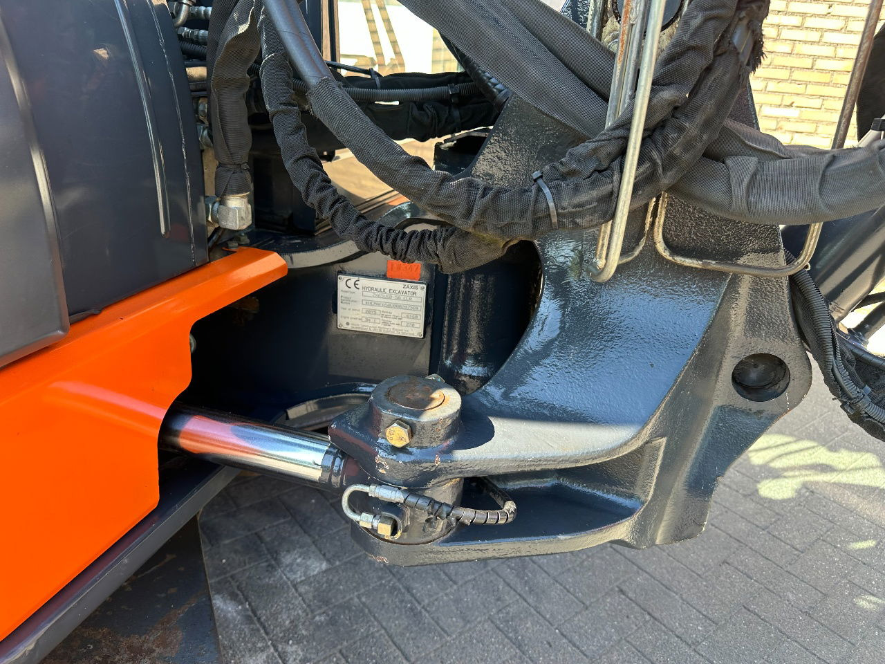 Mini rýpadlo Hitachi ZX65USB-5A CLR: obrázek 30 Mini rýpadlo Hitachi ZX65USB-5A CLR: obrázek 30