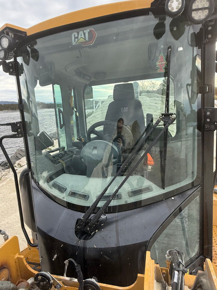 Kolový nakladač Cat 930M: obrázek 19 Kolový nakladač Cat 930M: obrázek 19