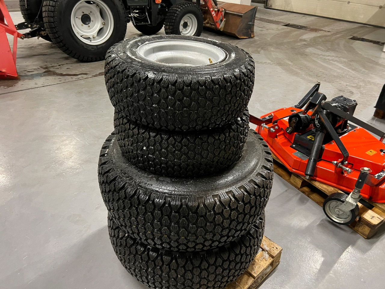 Dekk passer Massey Ferguson 1525 - Kompletní kolo pro Zemědělská technika: obrázek 2 Dekk passer Massey Ferguson 1525 - Kompletní kolo pro Zemědělská technika: obrázek 2