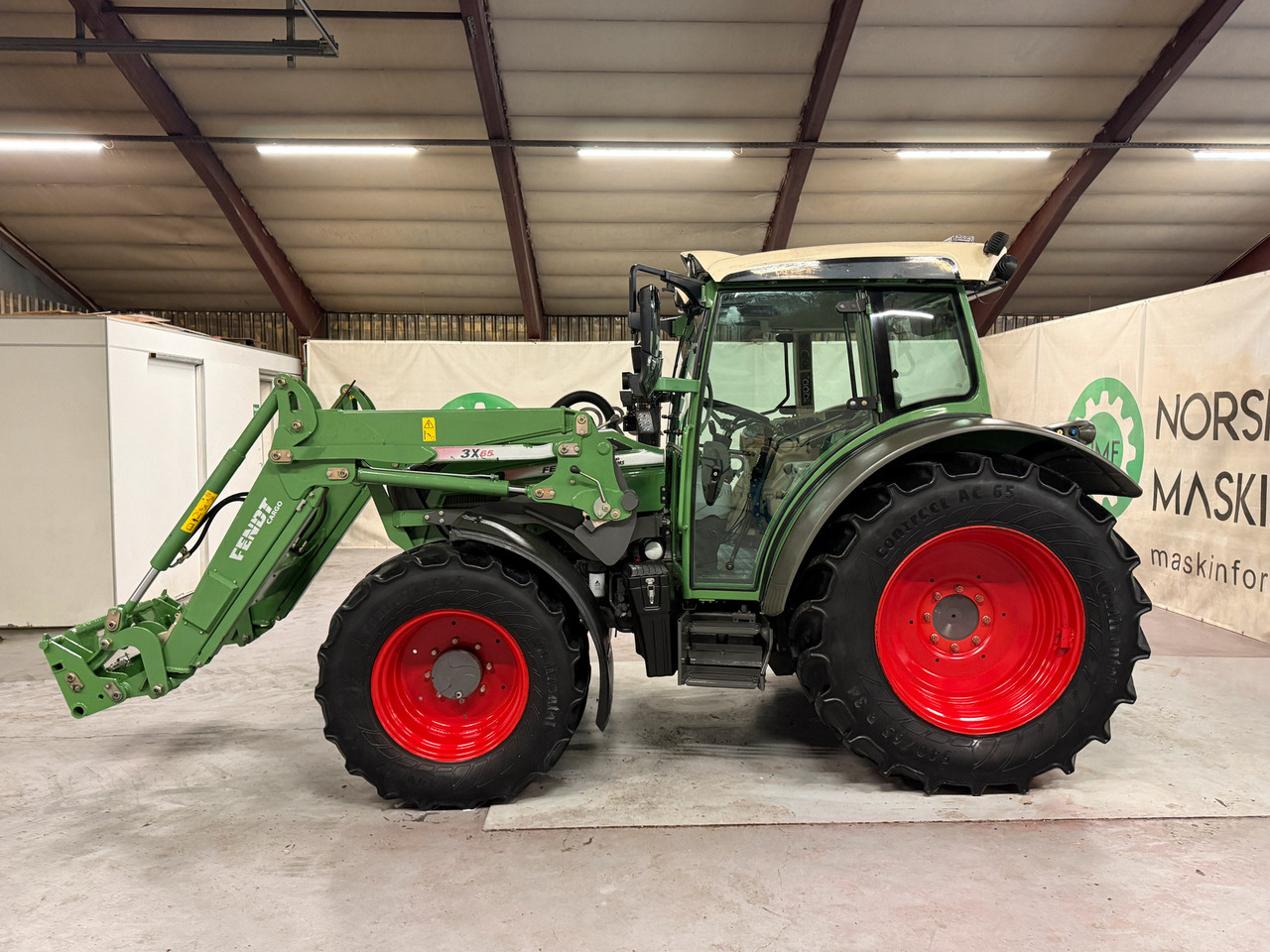 Fendt 211 Vario TMS - Traktor: obrázek 2 Fendt 211 Vario TMS - Traktor: obrázek 2