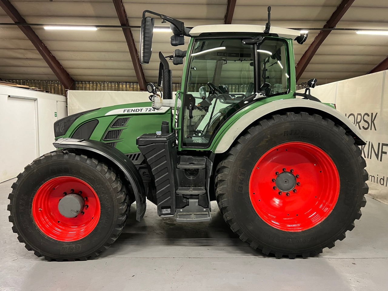 Fendt 724 Vario - Traktor: obrázek 1 Fendt 724 Vario - Traktor: obrázek 1