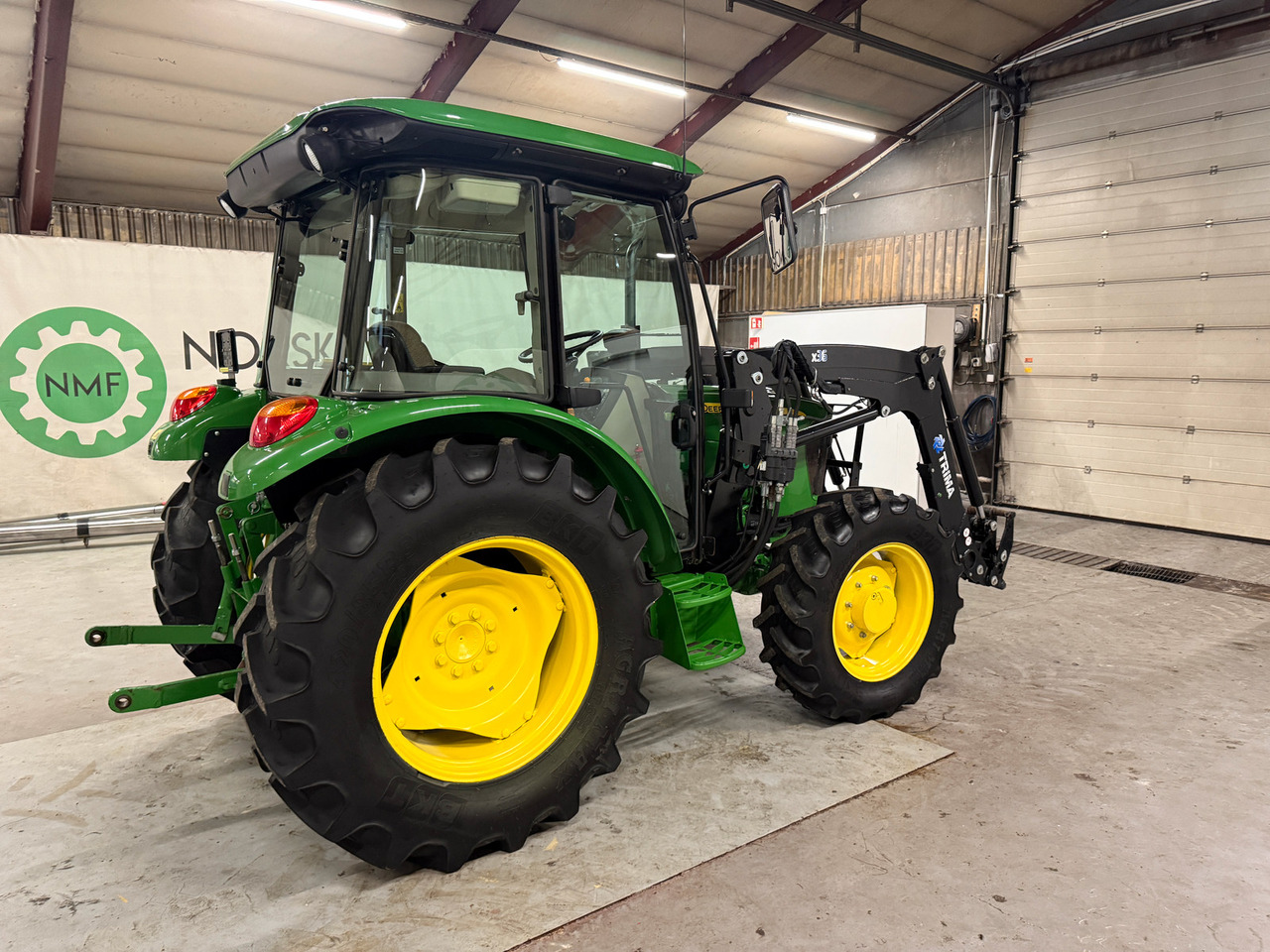 John Deere 5075E - Traktor: obrázek 5 John Deere 5075E - Traktor: obrázek 5