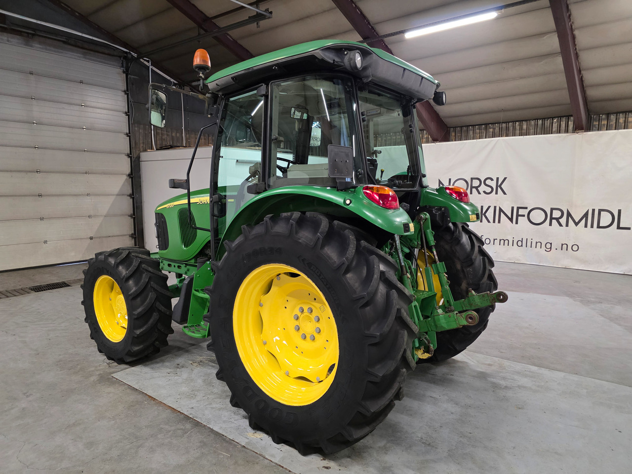 John Deere 5720 - Traktor: obrázek 4 John Deere 5720 - Traktor: obrázek 4