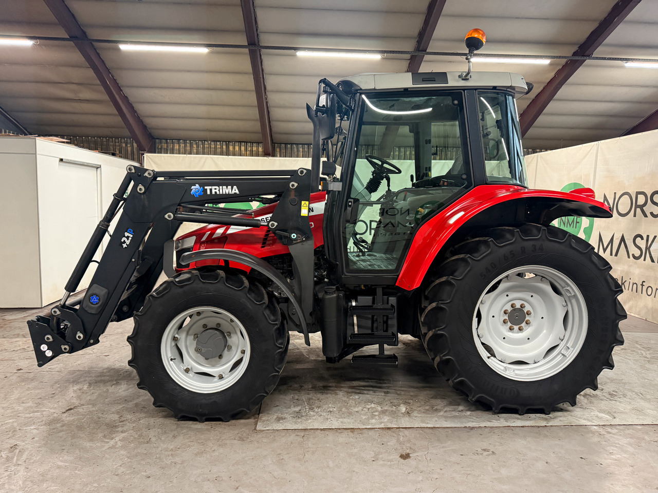 Massey Ferguson 5440 Dyna 4 - Traktor: obrázek 2 Massey Ferguson 5440 Dyna 4 - Traktor: obrázek 2