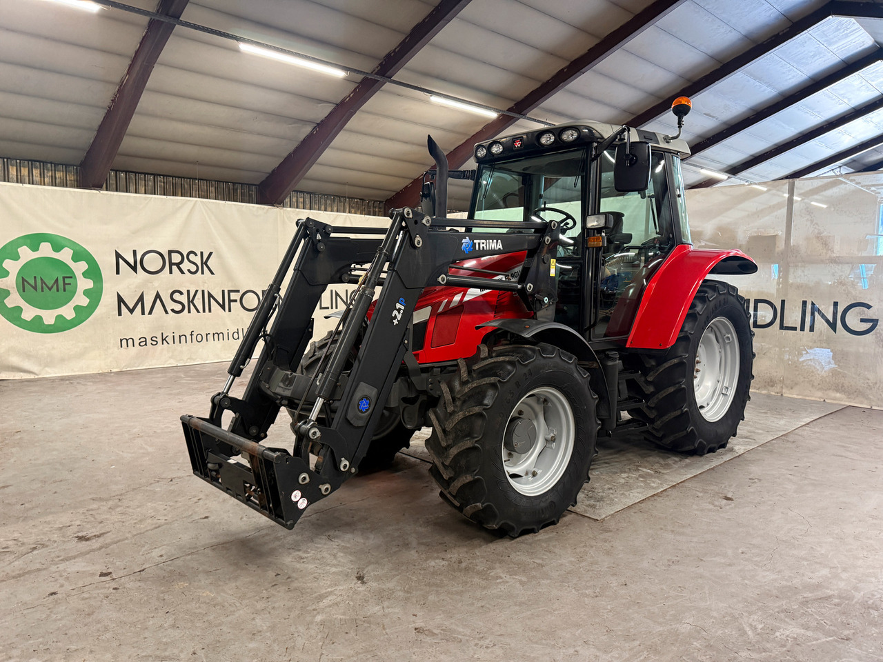 Massey Ferguson 5440 Dyna 4 - Traktor: obrázek 1 Massey Ferguson 5440 Dyna 4 - Traktor: obrázek 1