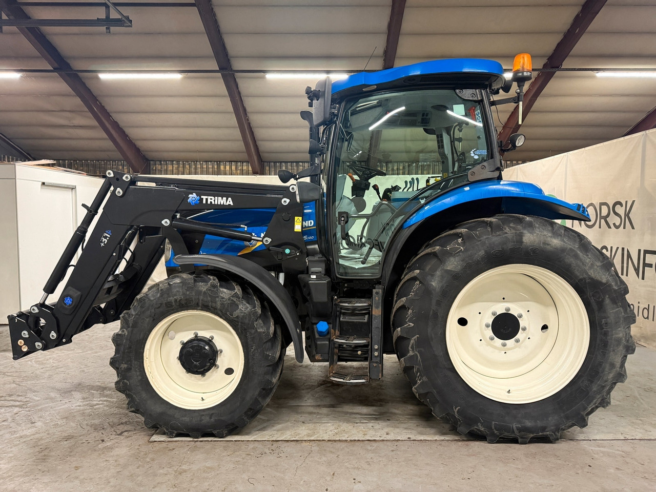 New Holland T6.140 EC - Traktor: obrázek 2 New Holland T6.140 EC - Traktor: obrázek 2