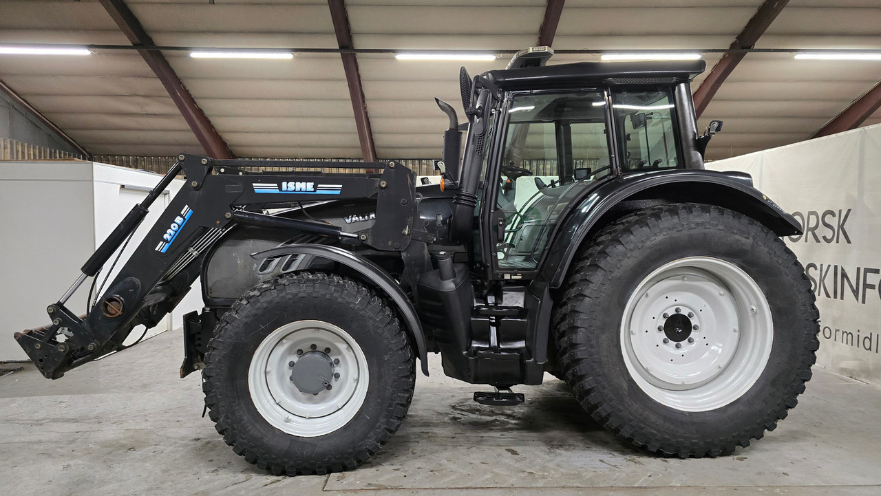 Valtra T182 - Traktor: obrázek 2 Valtra T182 - Traktor: obrázek 2