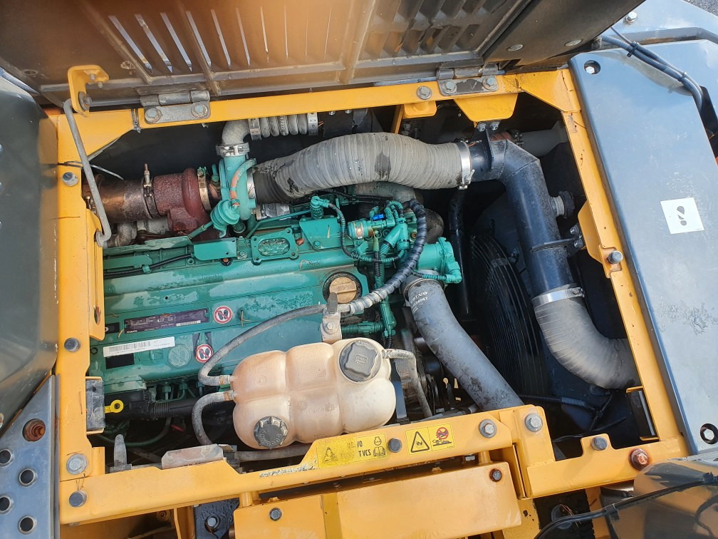 Pásové rýpadlo Volvo ECR235EL: obrázek 10