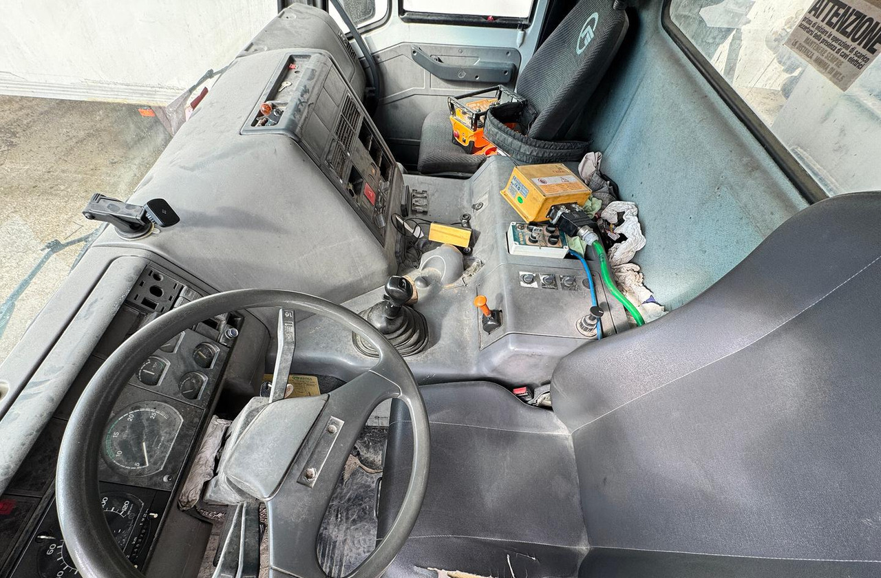 Betonpompa 28MT CIFA ASTRA HD84.38 - Autodomíchávač s čerpadlem: obrázek 4 Betonpompa 28MT CIFA ASTRA HD84.38 - Autodomíchávač s čerpadlem: obrázek 4