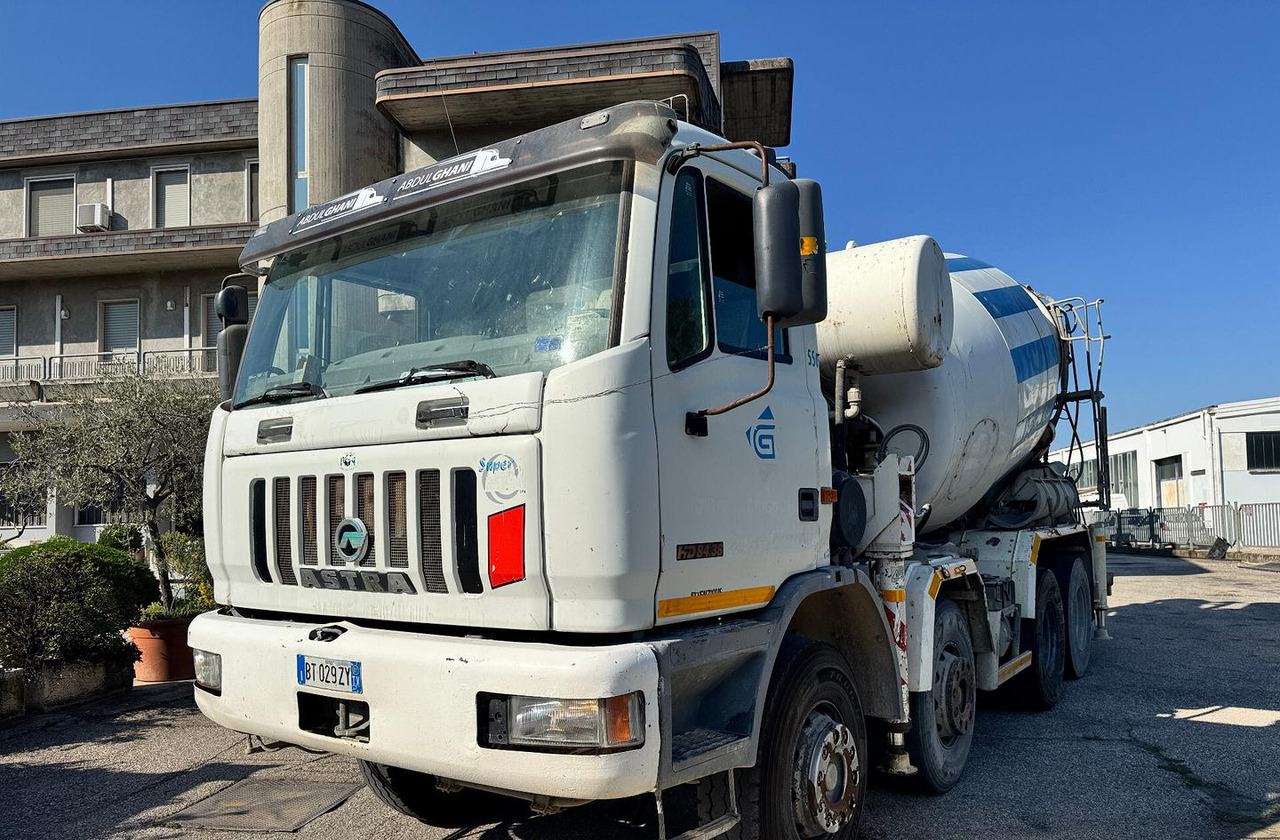 Betonpompa CIFA ASTRA HD84.38 - 2003 - Autodomíchávač s čerpadlem: obrázek 1 Betonpompa CIFA ASTRA HD84.38 - 2003 - Autodomíchávač s čerpadlem: obrázek 1