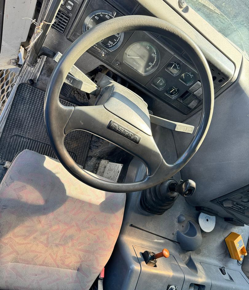 Betonpompa CIFA ASTRA HD84.38 - 2003 - Autodomíchávač s čerpadlem: obrázek 4 Betonpompa CIFA ASTRA HD84.38 - 2003 - Autodomíchávač s čerpadlem: obrázek 4