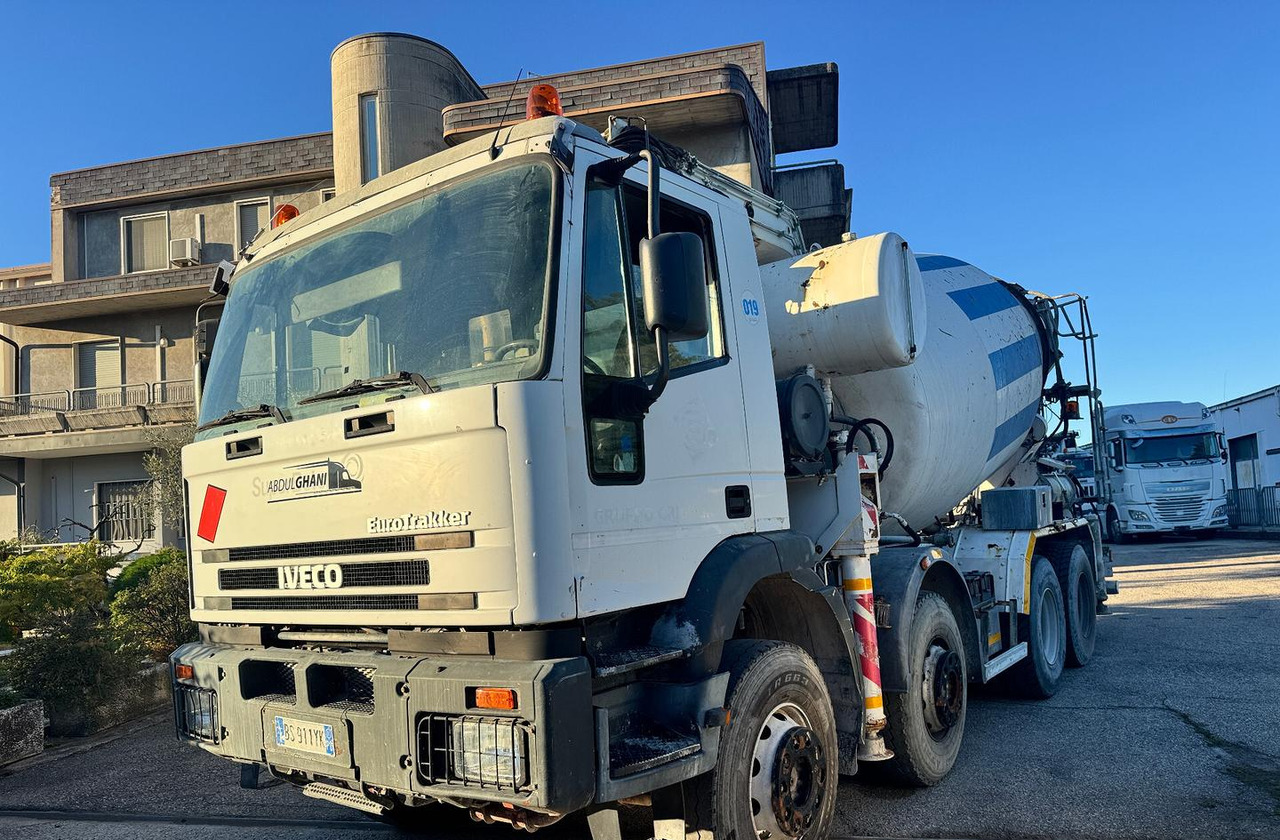 Betonpompa CIFA Iveco Trakker 410E44 - Autodomíchávač s čerpadlem: obrázek 1 Betonpompa CIFA Iveco Trakker 410E44 - Autodomíchávač s čerpadlem: obrázek 1