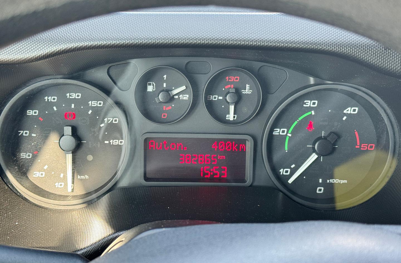 IVECO DAILY 35S15 - FRIGO FRC - PATENTE B - Chladící dodávka: obrázek 5 IVECO DAILY 35S15 - FRIGO FRC - PATENTE B - Chladící dodávka: obrázek 5