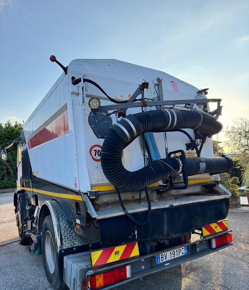 Iveco EuroCargo 150E18 spazzatrice - Zametací vůz: obrázek 4 Iveco EuroCargo 150E18 spazzatrice - Zametací vůz: obrázek 4