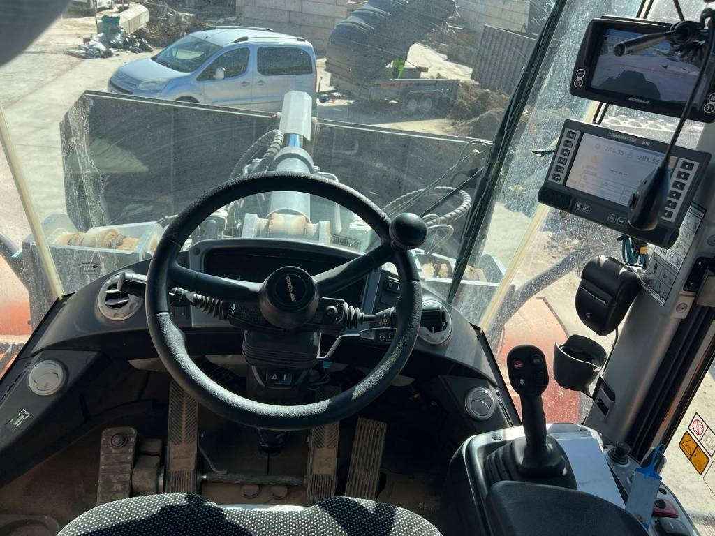 Kolový nakladač Doosan DL 420-5 CVT-5: obrázek 17