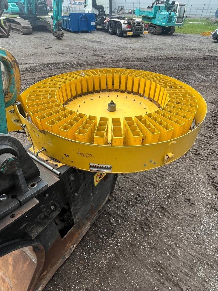 Pásové rýpadlo Kobelco SK180LC-10: obrázek 9