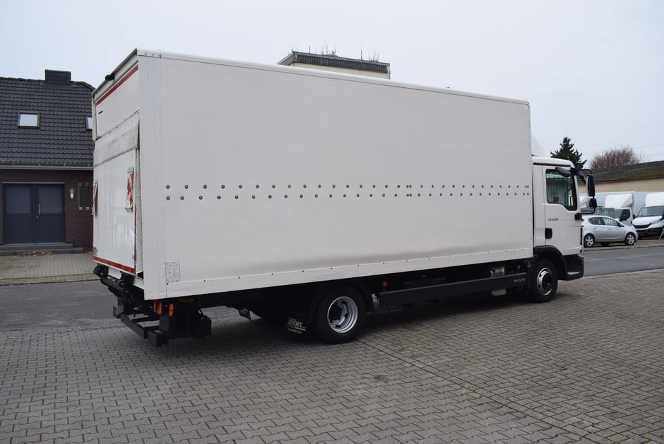 Skříňový nákladní auto MAN TGL 8.220 Koffer LBW Klima EURO6 Luftfederung: obrázek 9